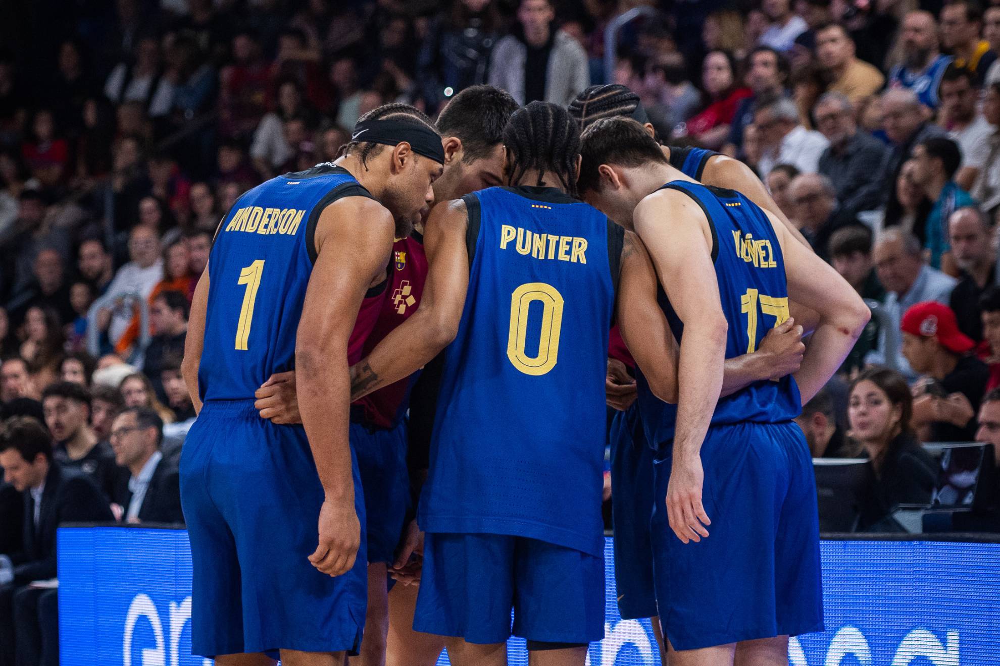 青岛西海岸的外援哈罗扬返回亚美尼亚踢球，加盟埃里温凤凰.