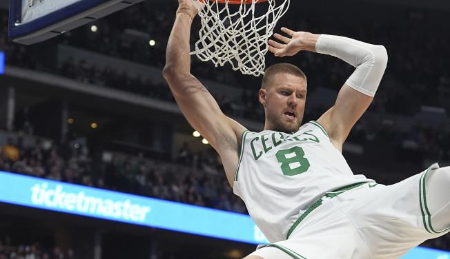 “我寻你了25年！”男子生日当天与失散25年的父母相认.